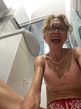 Snapshot of adella13 chatting on 14, 1, 2025 adella13 online show from 14, 1, 2025