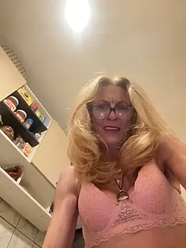 Snapshot of adella13 chatting on 17, 1, 2025 adella13 online show from 17, 1, 2025