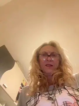 Snapshot of adella13 chatting on 21, 1, 2025 adella13 online show from 21, 1, 2025