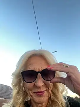 Snapshot of adella13 chatting on 20, 9, 2025 adella13 online show from 20, 9, 2025