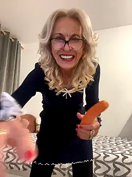 Snapshot of adella13 chatting on 21, 12, 2025 adella13 online show from 21, 12, 2025