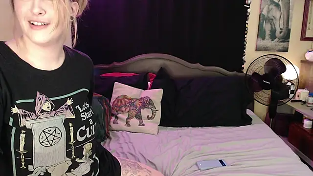 Snapshot of Mallorykoxx69 chatting on 6, 1, 2025 Mallorykoxx69 online show from 6, 1, 2025