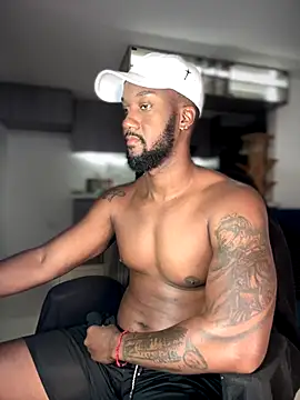 Snapshot of blackdrey18 chatting on 16, 10, 2025 blackdrey18 online show from 16, 10, 2025