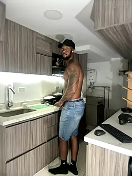 Snapshot of blackdrey18 chatting on 22, 10, 2025 blackdrey18 online show from 22, 10, 2025