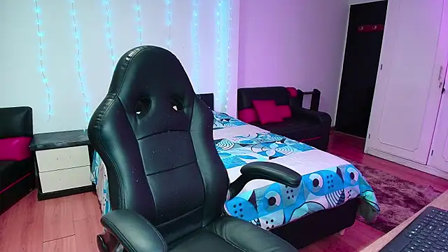 yesie hot online show from 2, 12, 2025