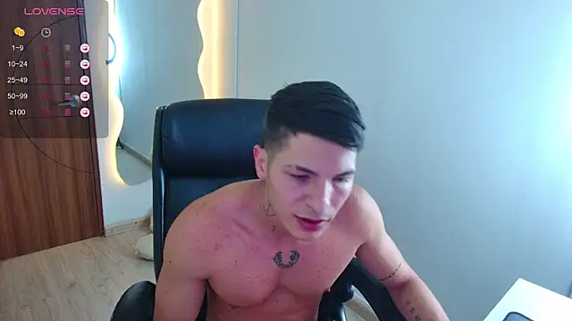 Snapshot of harrisoncuper chatting on 6, 4, 2026 harrisoncuper online show from 6, 4, 2026