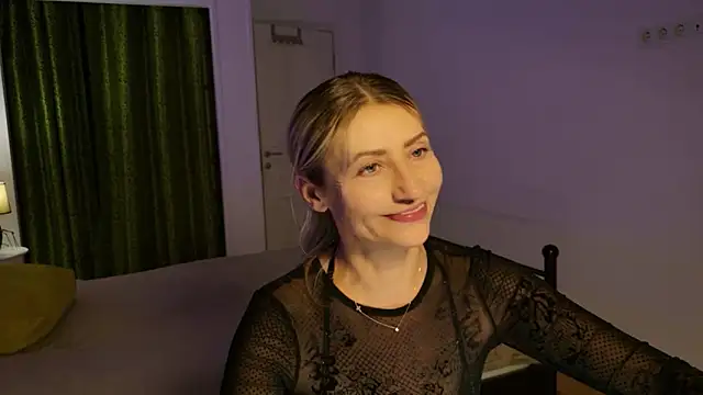 ZoeGrant online show from 25, 11, 2025