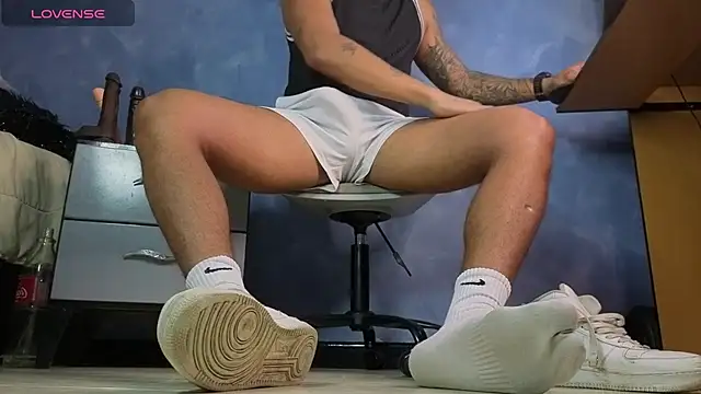 Snapshot of TomLover_12 chatting on 10, 2, 2026 TomLover 12 online show from 10, 2, 2026