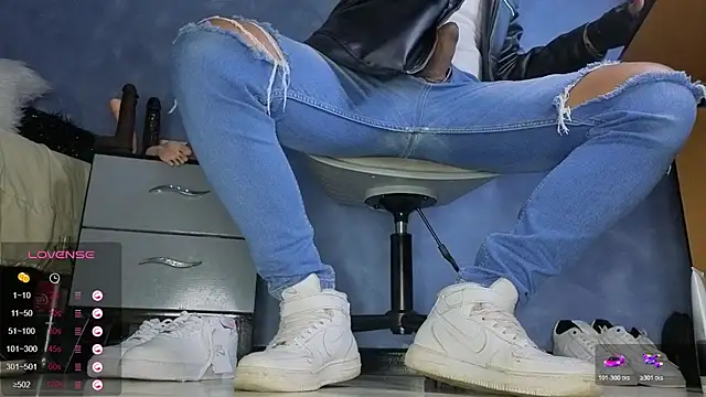 Snapshot of TomLover_12 chatting on 11, 2, 2026 TomLover 12 online show from 11, 2, 2026