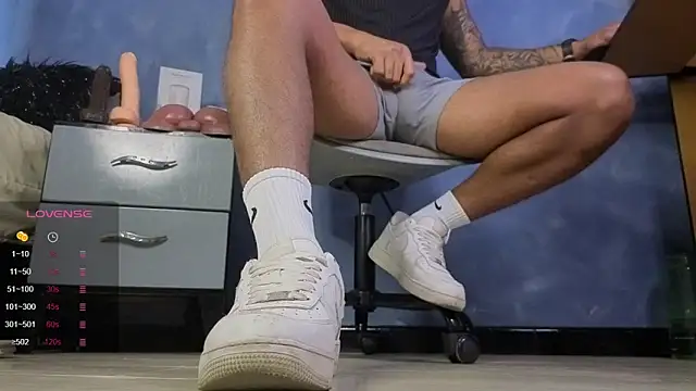 Snapshot of TomLover_12 chatting on 8, 3, 2026 TomLover 12 online show from 8, 3, 2026