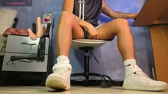 Snapshot of TomLover_12 chatting on 15, 4, 2026 TomLover 12 online show from 15, 4, 2026