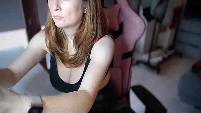 Snapshot of Exotic-Desire chatting on 10, 11, 2025 Exotic-Desire online show from 10, 11, 2025