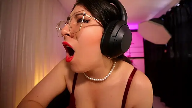Snapshot of tu_julieta_gh chatting on 21, 7, 2026 tu julieta gh online show from 21, 7, 2026