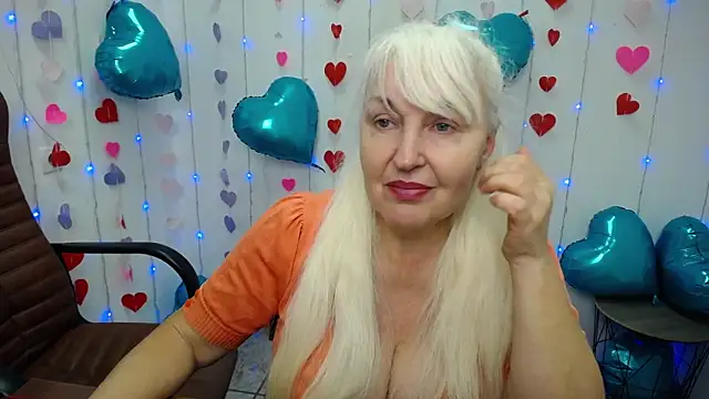 Snapshot of BlondyLeeBest chatting on 2, 2, 2025 BlondyLeeBest online show from 2, 2, 2025