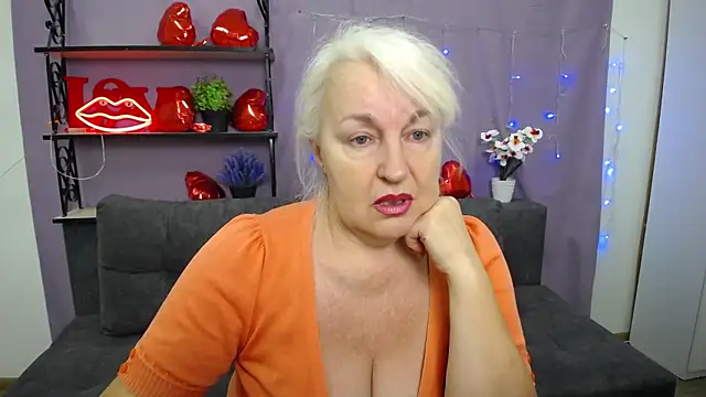 Snapshot of BlondyLeeBest chatting on 8, 3, 2025 BlondyLeeBest online show from 8, 3, 2025