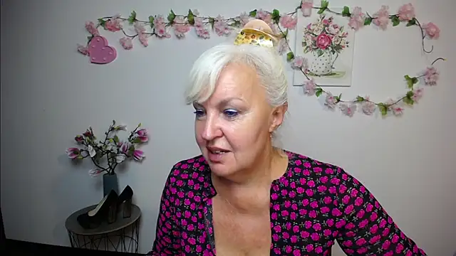 Snapshot of BlondyLeeBest chatting on 8, 9, 2025 BlondyLeeBest online show from 8, 9, 2025
