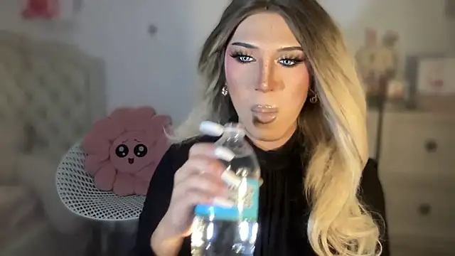 Ts glamxxxx online show from 4, 10, 2025