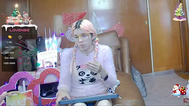 Snapshot of Skinygirl chatting on 27, 2, 2025 Skinygirl online show from 27, 2, 2025