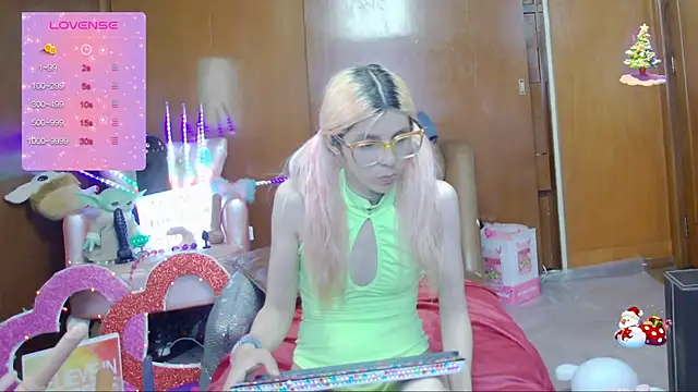 Snapshot of Skinygirl chatting on 22, 3, 2025 Skinygirl online show from 22, 3, 2025