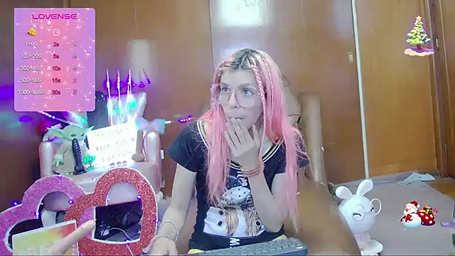 Snapshot of Skinygirl chatting on 3, 10, 2025 Skinygirl online show from 3, 10, 2025