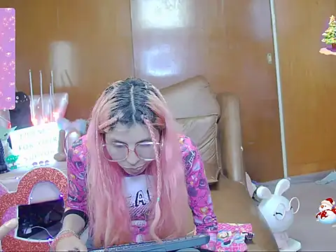 Snapshot of Skinygirl chatting on 12, 10, 2025 Skinygirl online show from 12, 10, 2025