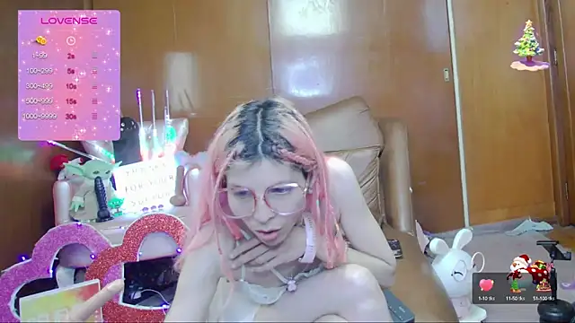 Snapshot of Skinygirl chatting on 17, 10, 2025 Skinygirl online show from 17, 10, 2025