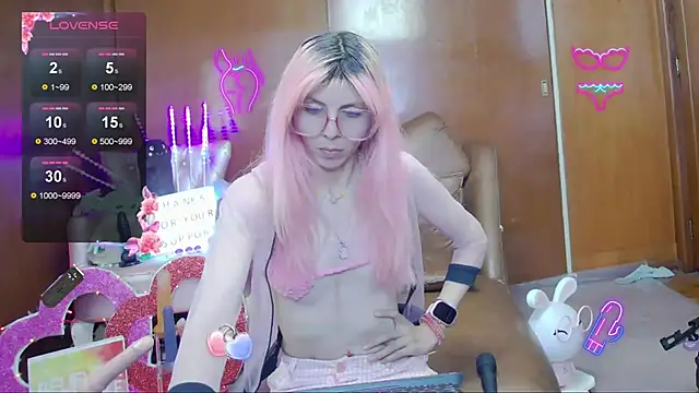 Snapshot of Skinygirl chatting on 6, 11, 2025 Skinygirl online show from 6, 11, 2025