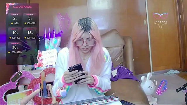 Snapshot of Skinygirl chatting on 7, 11, 2025 Skinygirl online show from 7, 11, 2025