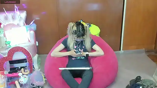 Skinygirl online show from 16, 4, 2026