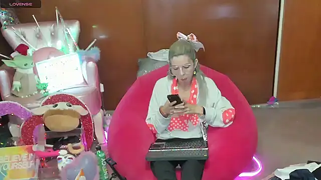 Snapshot of Skinygirl chatting on 20, 5, 2026 Skinygirl online show from 20, 5, 2026