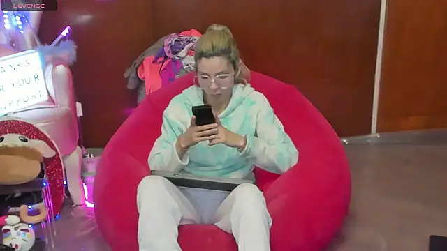 Skinygirl online show from 18, 6, 2026