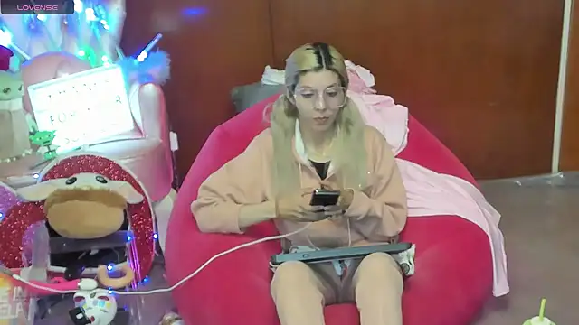 Skinygirl online show from 26, 6, 2026