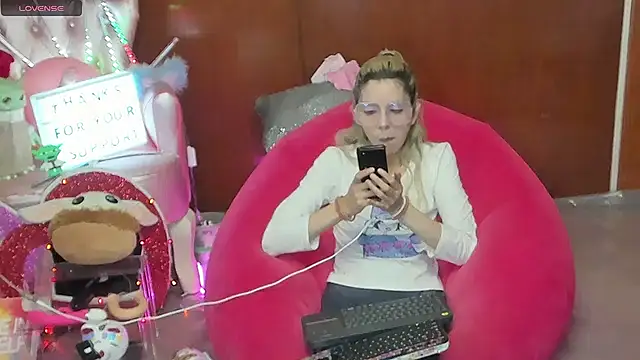 Skinygirl online show from 26, 6, 2026
