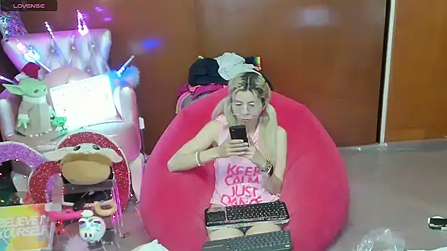 Skinygirl online show from 11, 7, 2026