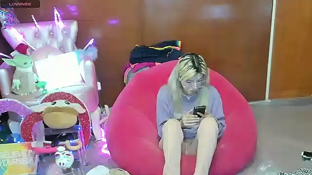 Skinygirl online show from 12, 7, 2026