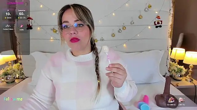 Charlotte93  online show from 2, 12, 2025