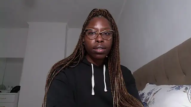 Snapshot of MadamIndigo chatting on 21, 12, 2024 MadamIndigo online show from 21, 12, 2024