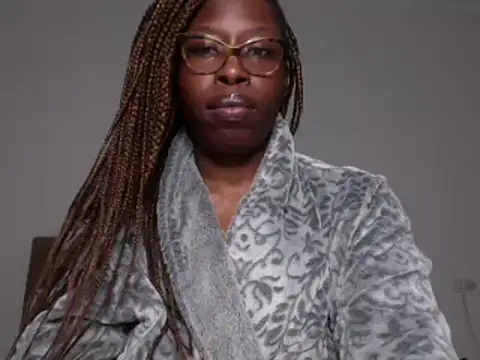 Snapshot of MadamIndigo chatting on 5, 1, 2025 MadamIndigo online show from 5, 1, 2025