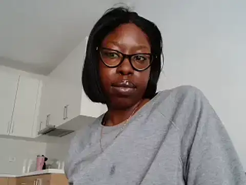 Snapshot of MadamIndigo chatting on 20, 10, 2025 MadamIndigo online show from 20, 10, 2025