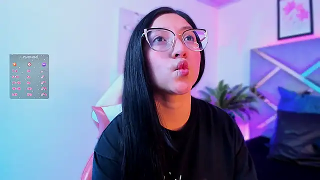 lucy neil online show from 6, 11, 2025