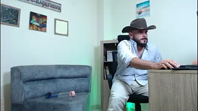 Snapshot of cowboyht chatting on 18, 4, 2026 cowboyht online show from 18, 4, 2026