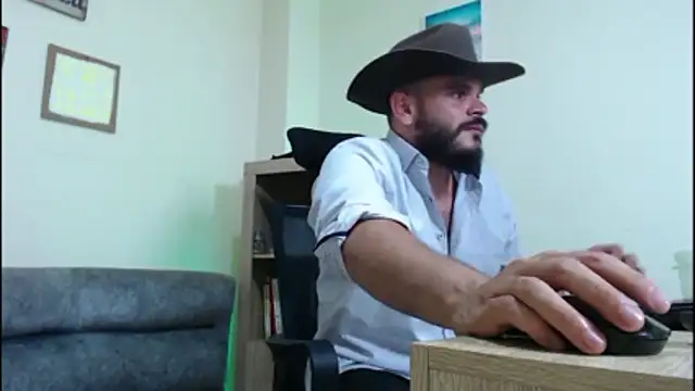 Snapshot of cowboyht chatting on 5, 5, 2026 cowboyht online show from 5, 5, 2026