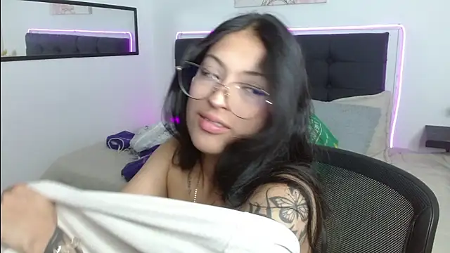 Snapshot of vaness_weet chatting on 21, 4, 2026 vaness weet online show from 21, 4, 2026