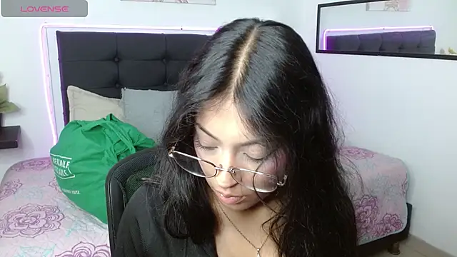 Snapshot of vaness_weet chatting on 25, 5, 2026 vaness weet online show from 25, 5, 2026