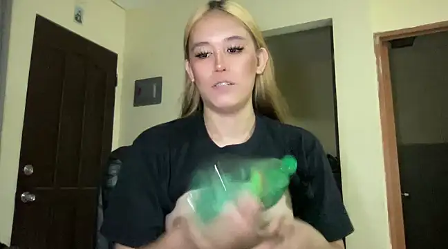 Snapshot of MeganTheRarest chatting on 10, 12, 2024 MeganTheRarest online show from 10, 12, 2024