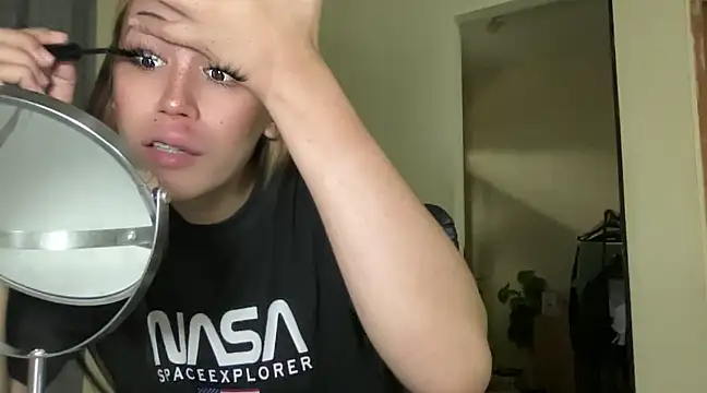 Snapshot of MeganTheRarest chatting on 17, 12, 2024 MeganTheRarest online show from 17, 12, 2024