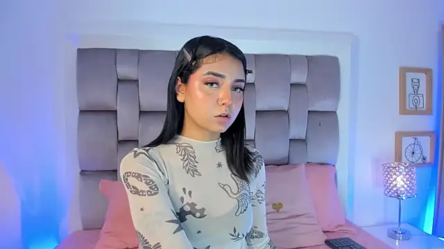 Emma Torres   online show from 29, 12, 2024