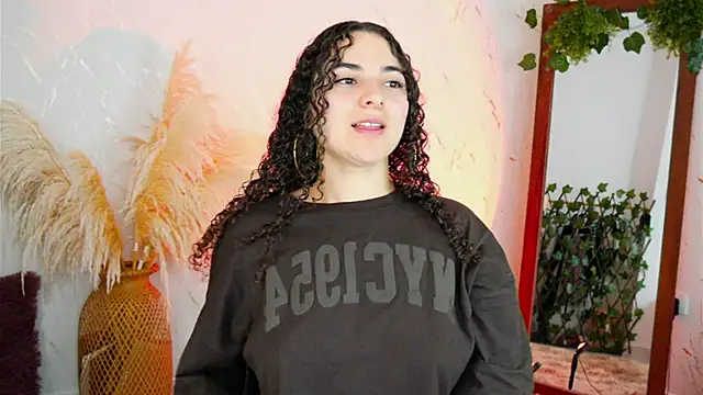 Snapshot of merida_bell18 chatting on 19, 11, 2025 merida bell18 online show from 19, 11, 2025