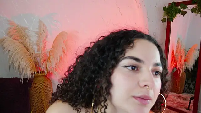 Snapshot of merida_bell18 chatting on 15, 12, 2025 merida bell18 online show from 15, 12, 2025