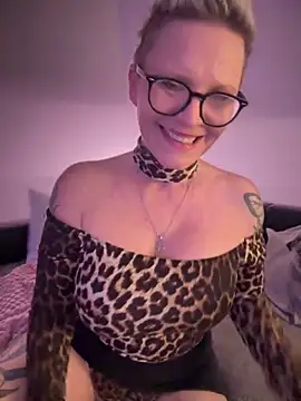 German Milf online show from 18, 2, 2025